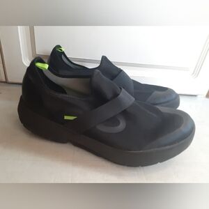 OOFOS OOmg Low Fibre Mesh Recovery Comfort Shoes Men's Size 14 Black